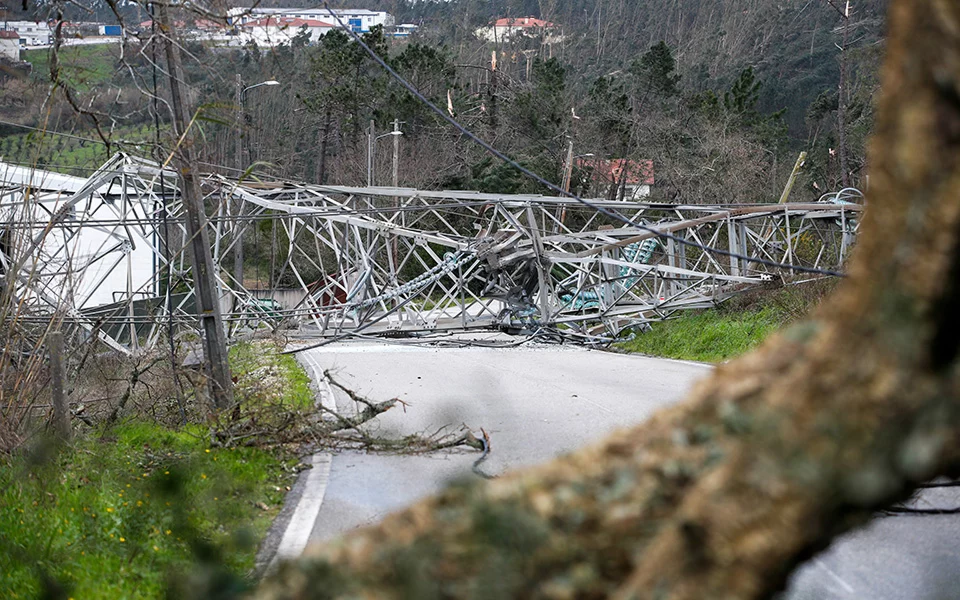 Tempestades: Guia prático da TwinklOO ajuda famílias a lidar com danos em habitações.